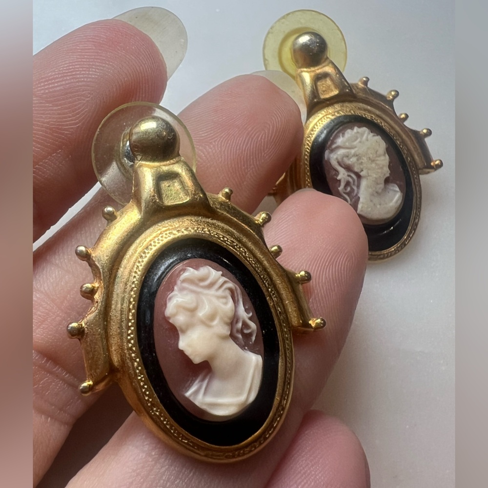 Vintage Cameo Style Statement Earrings Gold Tone Ornate Frame - Picture 2 of 5